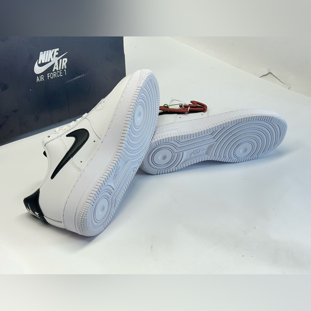 NIKE Air Force 1 '07 Premium Carabiner - White Habanero Red BRAND NEW - Picture 7 of 7
